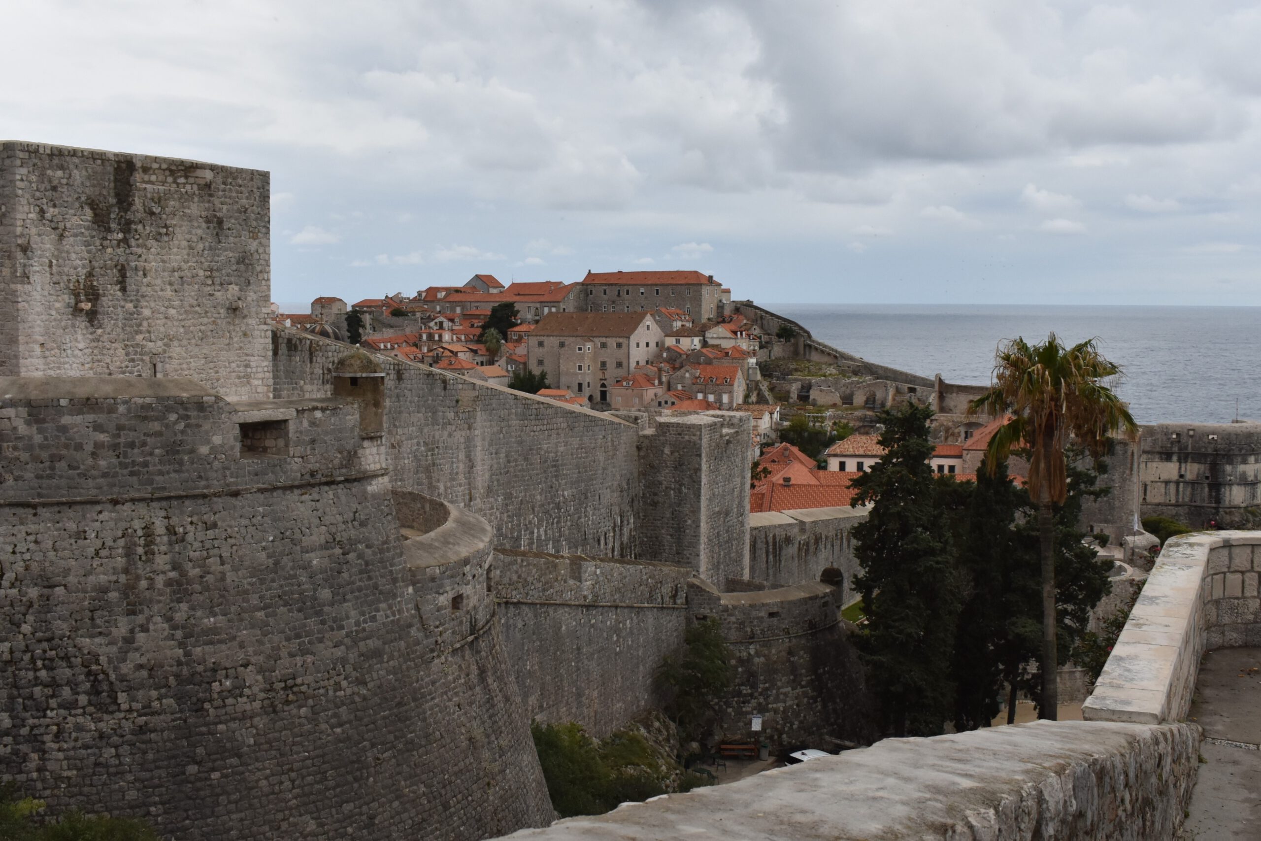 Kroatien: Leere Gassen und steile Stufen in Dubrovnik