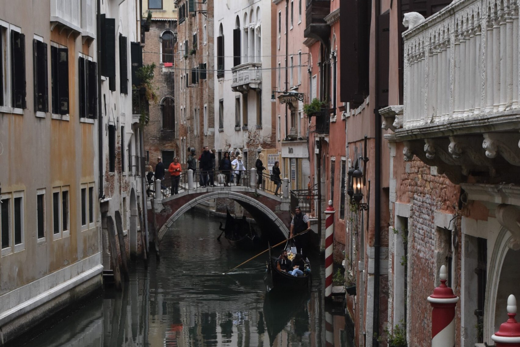 Märchenstadt Venedig: Ein einsamer Spaziergang und ein geselliger Abend
