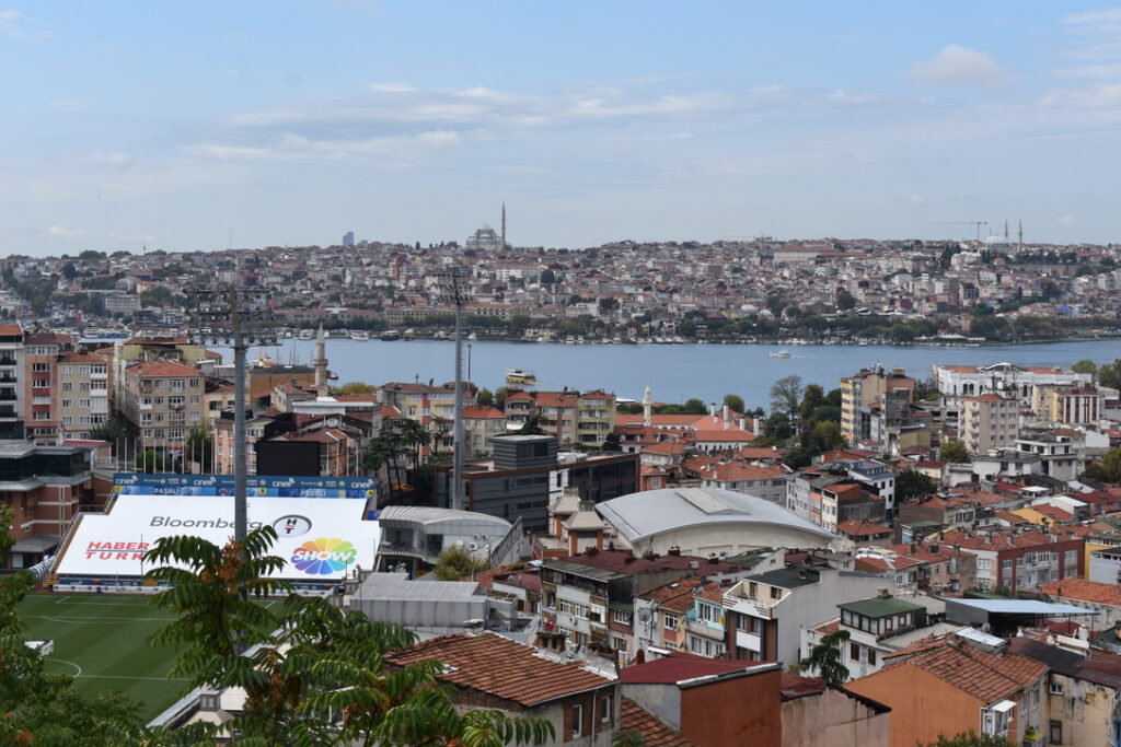 Blick auf ein das Viertel Kasimpasa in Istanbul