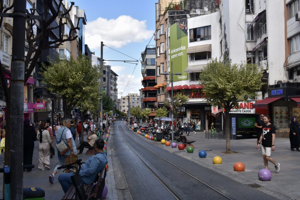 Geschäftige Straße in Kadiköy, Istanbul