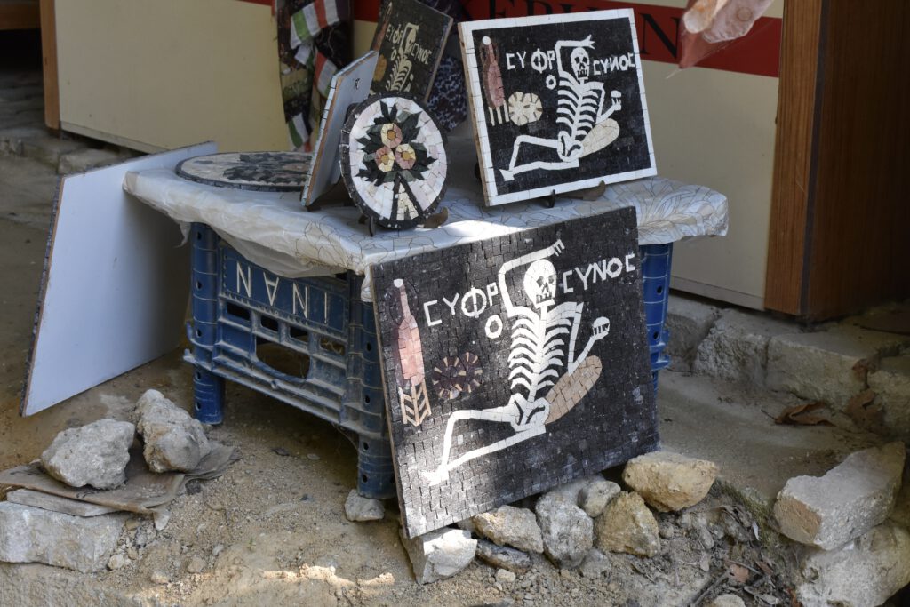 Mosaik-Kunstwerke an einem Souvenirstand in Antakya