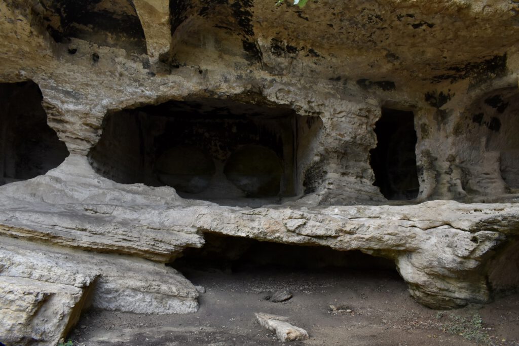 Eine Nekropole: Ehemalige Gräber am Titus-Tunnel