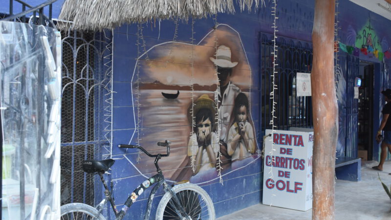 Mexiko / Yucatán: Bunte Kunstwerke und ein brennendes Hotel auf Isla Holbox