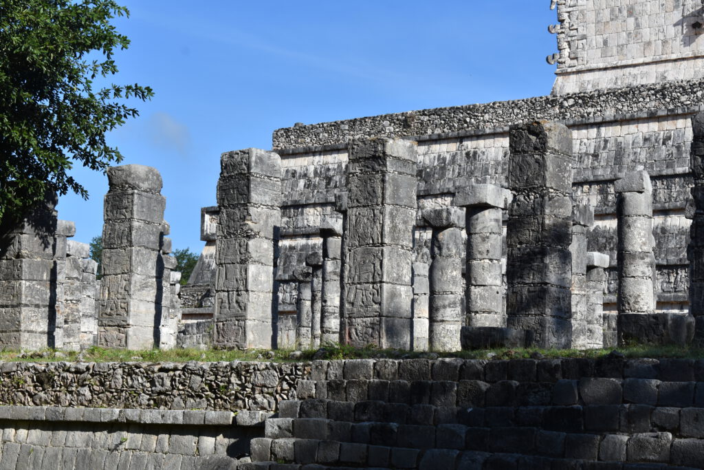 Überreste eines Maya-Bauwerkes in Chichen Itza