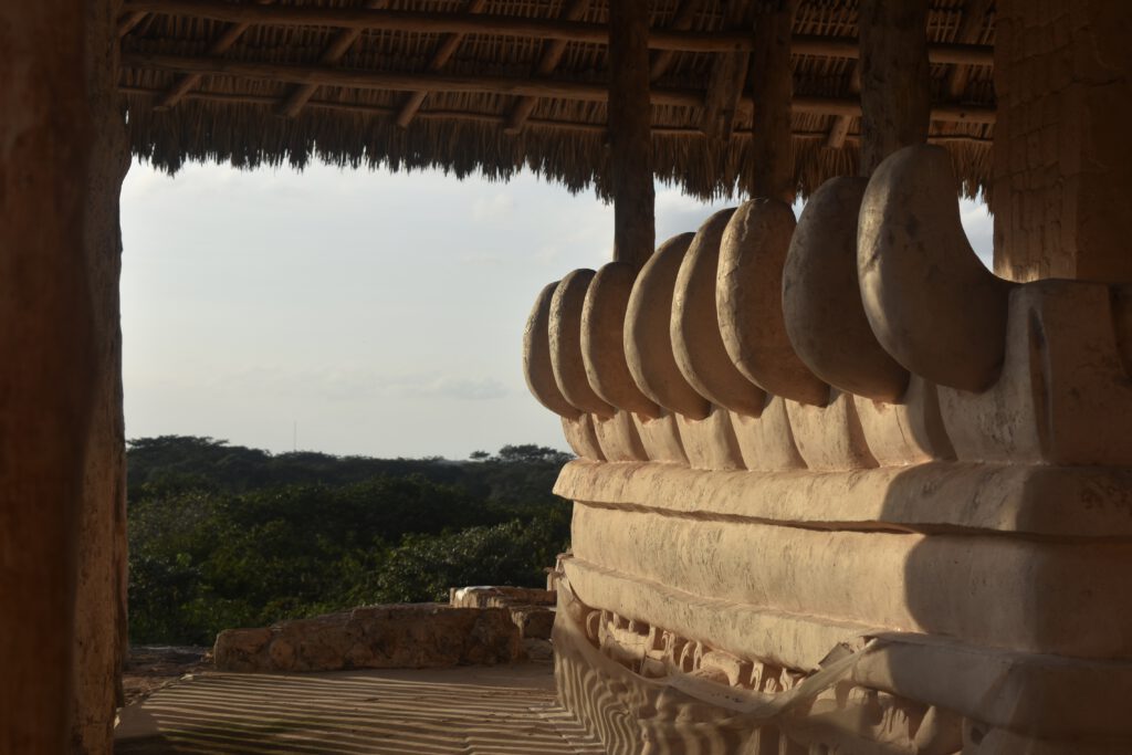 Kunstvolle Dekoration der Maya in Ek Balam