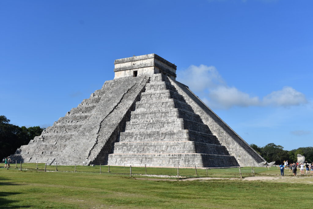 Pyramide des Kukulcán in der historischen Stätte Chichén Itzá