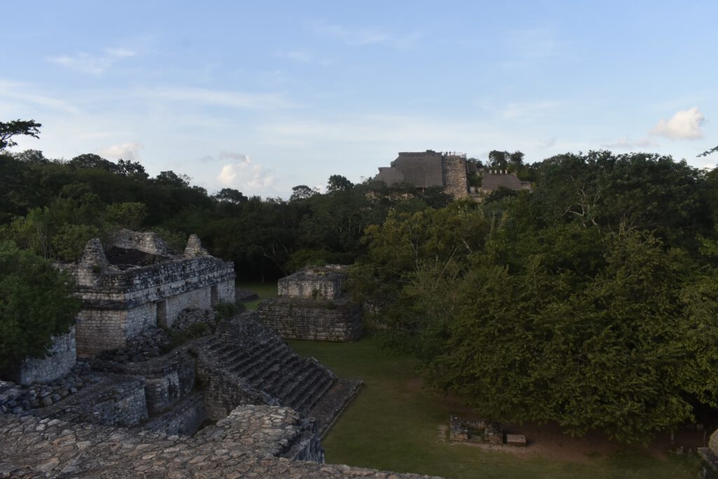 Blick auf die Maya-Stätte Ek Balam in Yuctán