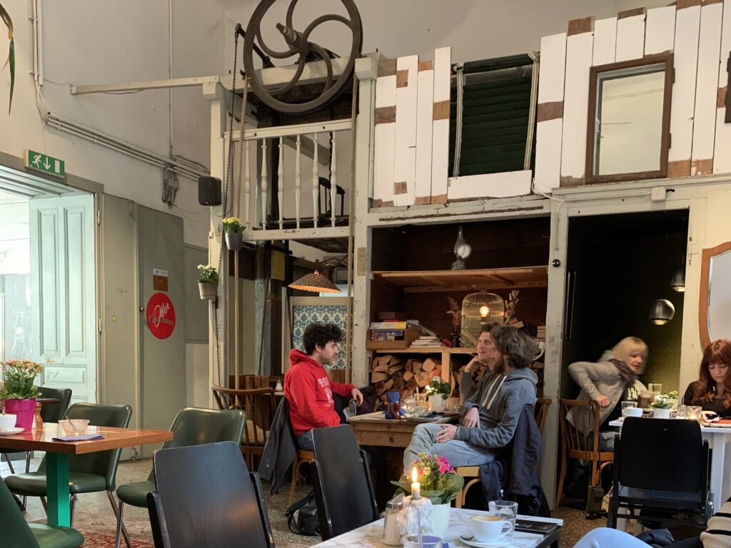 Café in der Burggasse 24 – in einer ehemaligen Scheune