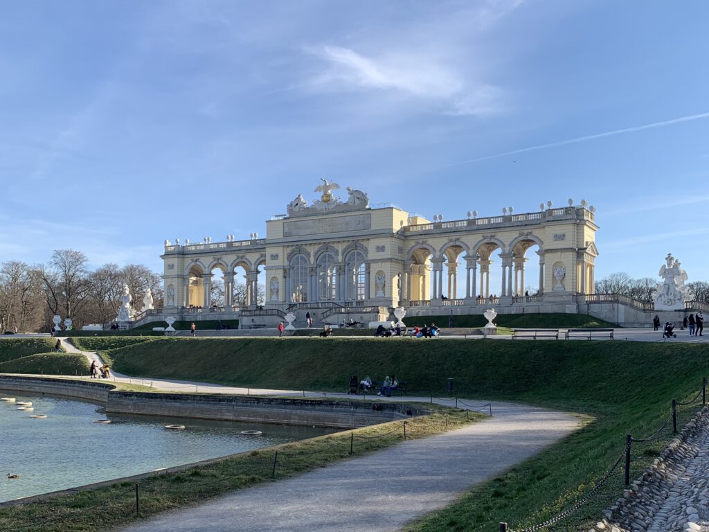 Blick auf die Gloriette im Schönbrunner Schlosspark