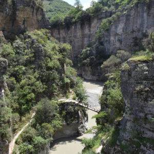 Albanien: Osum- und  Lengerica-Schlucht und der schönste Badeort